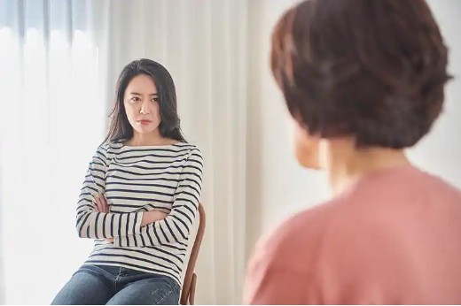 Cụ bà U65 tặng con gái căn nhà 16 tỷ đồng, chưa được 2 tháng dứt khoát kiện con ra tòa: "Tôi có quyền thu hồi tài sản"