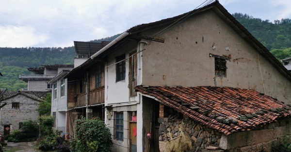 Sửa nhà cho bố mẹ hết 700 triệu, 2 năm sau về thăm, người con chết lặng