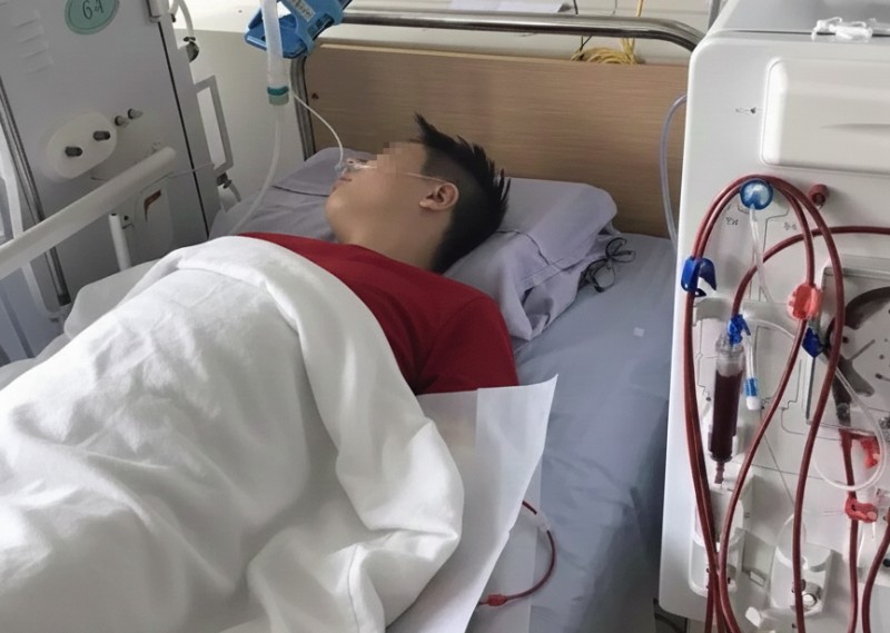 Thích ăn hải sản cùng thứ này vào buổi tối, người đàn ông tuổi 30 đã qua đời vì suy thận cấp