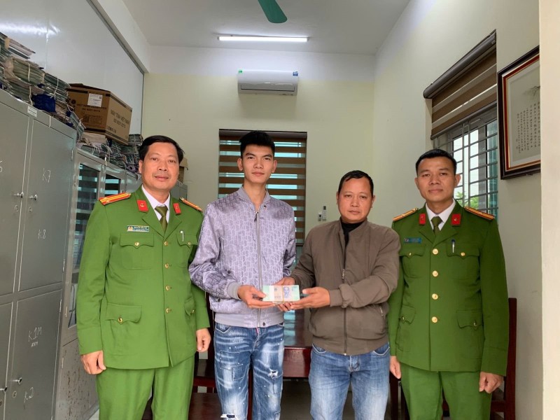 Thanh niên SN 2004 được người đàn ông cùng tỉnh chuyển khoản 200 triệu đồng: Chưa đầy 1 tiếng sau, công an vào cuộc xác minh