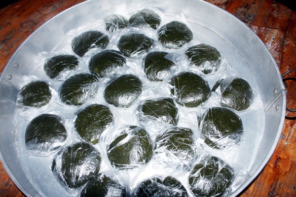 Món bánh cái tên "độc lạ" của Lạng Sơn, du khách nhận xét: Tưởng khó ăn nhưng ngon không tưởng!