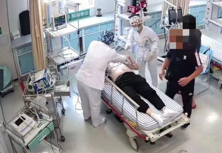 Người phụ nữ 65 tuổi đột tử lúc rạng sáng, bác sĩ tức giận nói: “Tuổi cao đừng làm 4 việc này trước khi ngủ!”