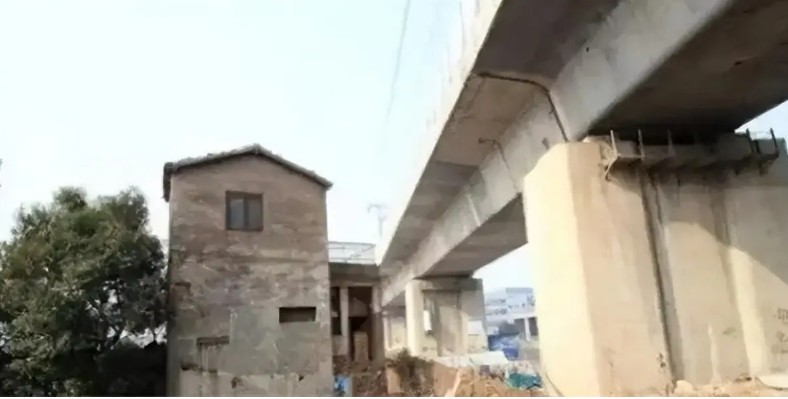 Chủ ngôi nhà 3 tầng từ chối nhận bồi thường, tuyên bố "không nhận được số tiền gấp 4 thì không di dời” và cái kết