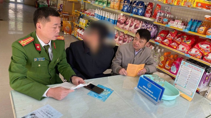 Phát hiện cụ ông 82 tuổi rút sổ tiết kiệm 110 triệu đồng trước kỳ hạn để chuyển khoản cho Lê Thị Thanh: Công an lập tức vào cuộc, yêu cầu xác minh