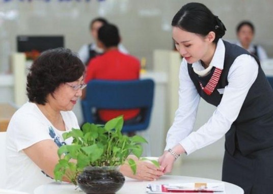 Tin bạn thân là PGĐ Ngân hàng, người phụ nữ gửi tiết kiệm 60 tỷ đồng, 3 năm sau thì mất trắng: "Tôi chưa từng kí giấy tờ nào"