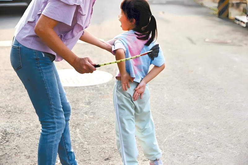 Chuyên gia nói “Thương cho roi cho vọt” là SAI: Trẻ bị đánh lúc 3 tuổi có nguy cơ trở nên hung hăng cao hơn tới 50%
