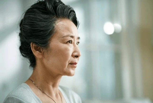 Phát hiện bọc tiền hơn 380 triệu đồng trong thùng rác của mẹ chồng, con dâu sững người khi cảnh sát báo tin