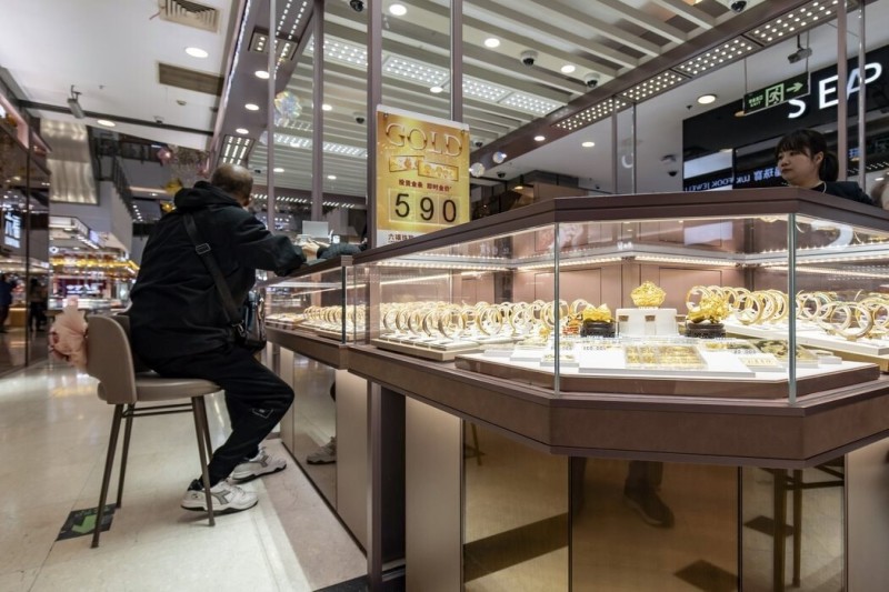 Phát hiện người đàn ông liên tục mua 7kg vàng thỏi không cần hỏi giá, cảnh sát dùng nhiều biện pháp nghiệp vụ vào cuộc