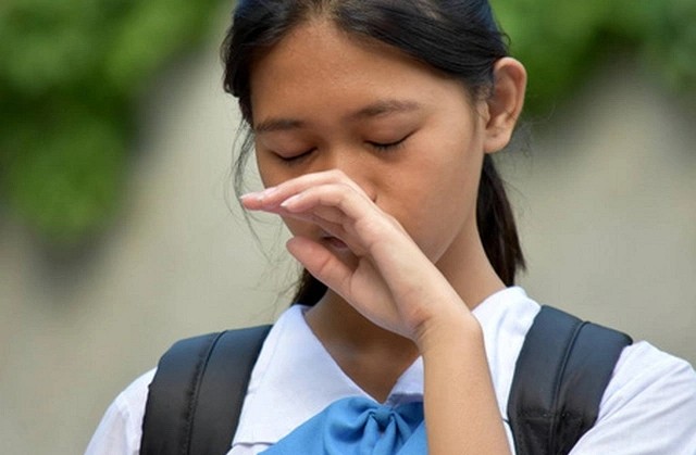 Tài khoản của nữ sinh tháng nào cũng nhận tiền từ một người đàn ông lạ: 4 năm sau sự thật mẹ cô "lặng người" bật khóc