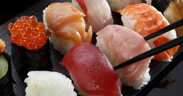 Người Nhật ăn cơm trắng mỗi ngày vẫn không béo? Chuyên gia hé lộ 3 bí quyết giúp giữ dáng, bảo vệ mạch máu, giảm nguy cơ đột quỵ, sushi còn có thể giúp ổn định đường huyết