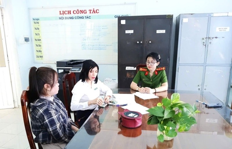 Đến ngân hàng BIDV rút 132 triệu đồng tiền mặt, người phụ nữ bất ngờ nhận thêm 100 triệu đồng: Công an lập tức vào cuộc xác minh