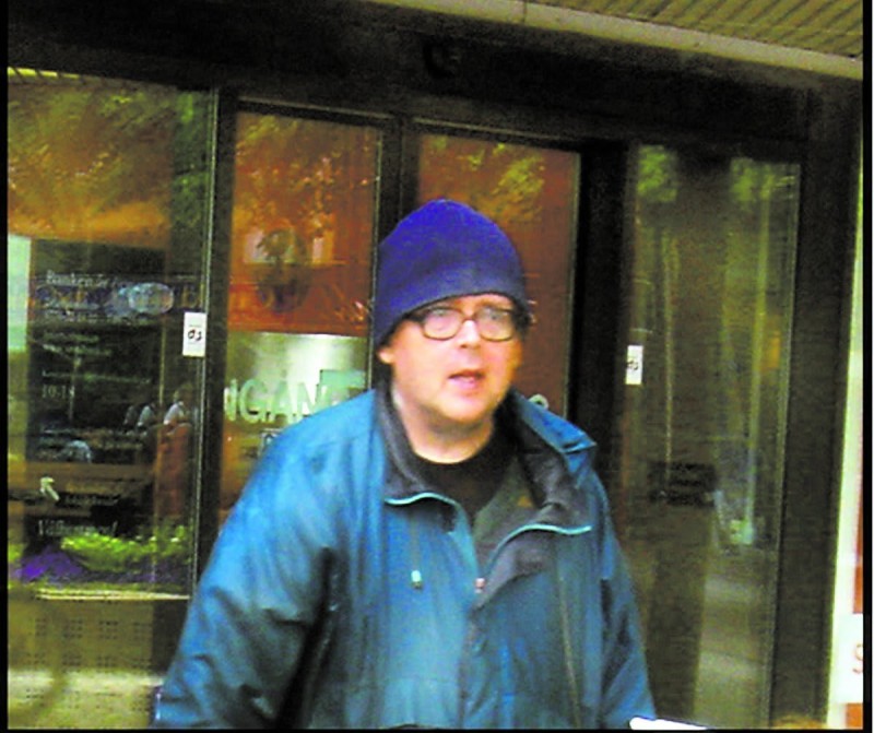 Phát hiện người đàn ông SN 1948 thu gom phế liệu nhưng sở hữu két sắt chứa 124 kg vàng, danh mục cổ phiếu hơn 25 tỷ đồng và 143 triệu đồng trong tài khoản ngân hàng