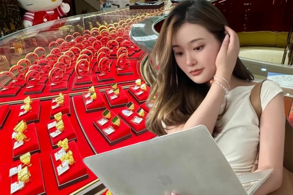 Ngày giá vàng tăng kỷ lục, tài khoản báo cộng 8,7 tỈ lúc 12h04 phút, phía ngân hàng nói: “Đó là tiền của cô“