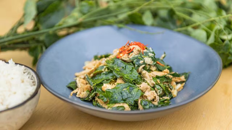 Loại rau nhiều sắt gấp 6 lần thịt bò, được bán quanh năm ở chợ Việt: Không phải ai cũng biết để ăn