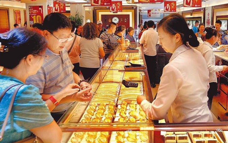 Hơn 10 năm trước chi 373 triệu đồng mua hơn 10 cây vàng bị chê cười, đến nay bà cụ 74 tuổi lãi gấp 2,5 lần: “Cuối cùng cũng có thể ngẩng cao đầu rồi”