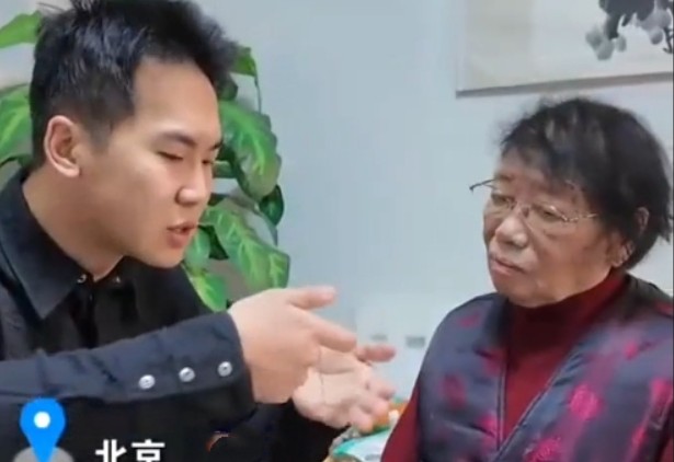 Thấy giá vàng lập đỉnh, cụ bà 87 tuổi quyết bán 8 chỉ vàng tích góp hơn 30 năm, dùng 121 triệu đồng thu được cho việc không ai ngờ tới