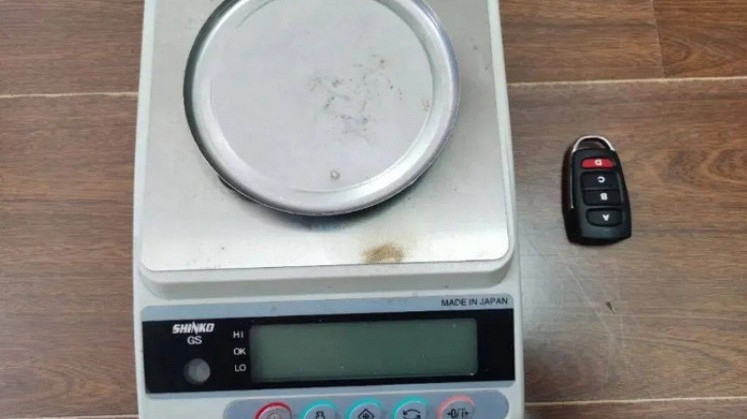 Khách mang 28,29g vàng đi bán, thấy chủ tiệm vàng cân lại chỉ được 22,44g liền báo cảnh sát, vạch trần hành vi trục lợi 127 triệu đồng