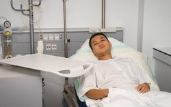 Uống loại nước này mỗi ngày, người đàn ông 47 tuổi phải cấp cứu vì suy thận, bác sĩ cảnh báo: “Tủ lạnh nhiều gia đình đều có”