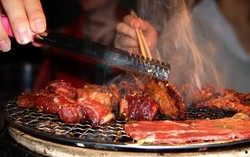 Ngày càng nhiều người mắc ung thư đại tràng, Phó Giám đốc bệnh viện Thái Lan cảnh báo việc ăn 5 loại thực phẩm mỗi ngày làm tăng nguy cơ