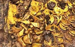 Đào sâu hơn 1m, 3 người đàn ông phát hiện hơn 20kg vàng liền báo chính quyền, được khen thưởng hơn 38 triệu đồng