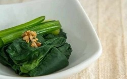 Bị xếp ở top "bẩn nhất" suốt 2 năm, nhưng loại rau này lại rất bổ máu, đáng tiếc nhiều người đang ăn sai cách