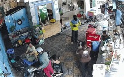 Shipper ngã xe, làm hỏng đơn trà sữa và bánh tráng: Chủ quán lên tiếng sau đoạn clip "gây bão"