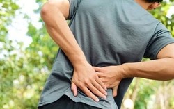 Thận của nam nhân viên văn phòng chứa đầy sỏi vì loại vitamin nhiều người Việt uống để tăng cường đề kháng