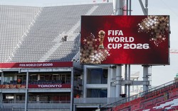 Chi tối đa 8 triệu đồng để tên xuất hiện vài giây trên màn hình FIFA, mong ai đó nhìn thấy và chụp lại: Trào lưu sống ảo mới tại World Cup 2026