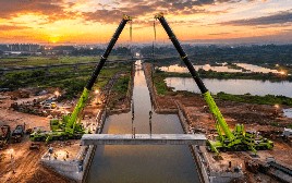Phát hiện 21 xe tải Trung Quốc di chuyển liên tục trong đêm chở theo hơn 1.100 tấn thiết bị, xây xong cây cầu chỉ trong 24 giờ